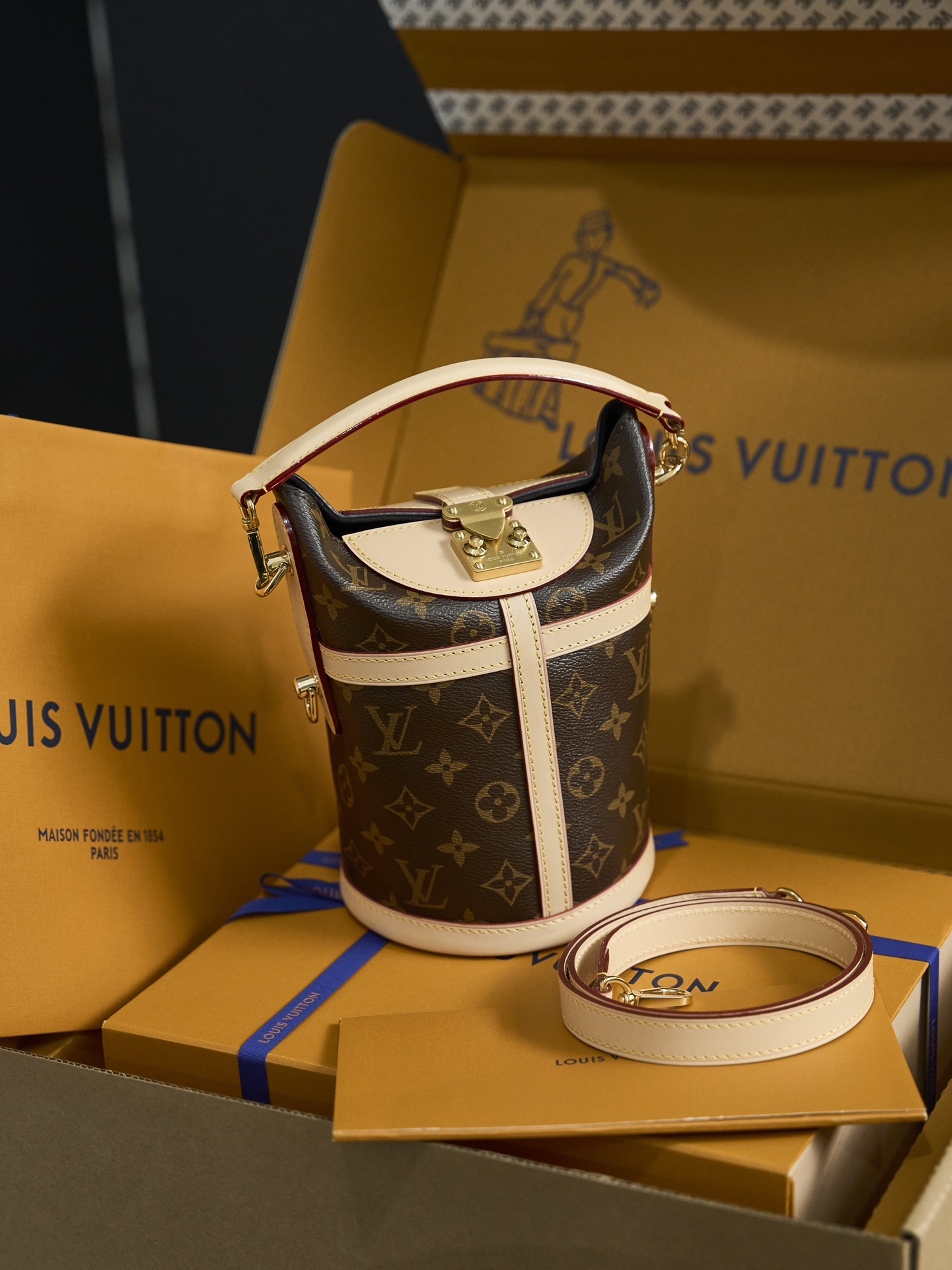 Louis Vuitton Duffel M43587